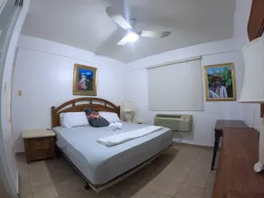 Apartamento Frente a la playa en Joyuda con Piscina & Cancha de Baloncesto - Image 5