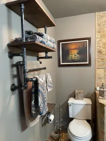 Cozy and artistic Pied-a-Terre, perfect for a weekend romantic getaway. - Image 5