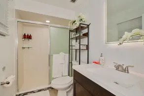 Modern Tropical 5 bd, 4 bath, heated pool, Mini Golf, tiki hut, outdoor bar - Image 4