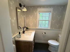 Clean, Cozy, and Professional Waterfront Home- minutes to Portland - Image 4