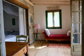 Small house in a dream location - Image 4
