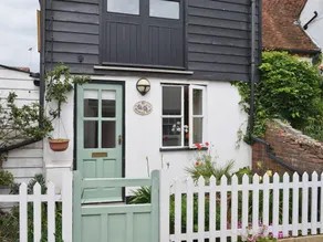 1 bedroom accommodation in West Mersea, near Colchester - Image 4