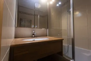 cosy et fonctionnel appt 4 personnes, avec départ ski aux pieds. - Image 2