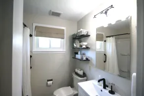 Perfect location for travel workers, close to everything and fully furnished! - Image 3