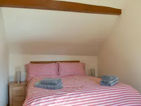 2 bedroom accommodation in Cwm Cyfnal - Image 4
