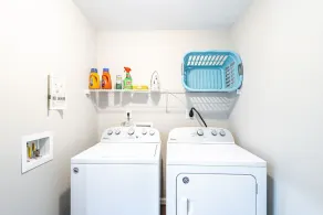 Family friendly 5 bedroom home within Walking distance To CNU - Image 2