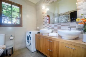 Hanging Over the Sea - Enormous Garden With Full Privacy & Spectacular Views! - Image 2