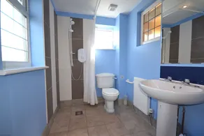 4 Brooks Close - Image 2