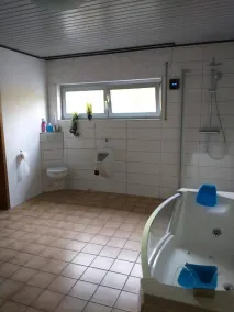 Gran casa de vacaciones con piscina y sauna para 8 (-10) personas en el centro del valle de Fulda - Image 2