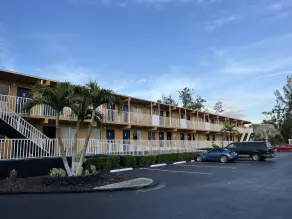 Budget Inn - Image 4