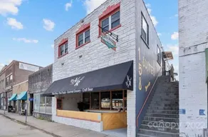 Reopened since Helene 🩵 Stay in downtown Hot Springs! Right on the AT! - Image 3