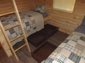 Buck Cabin is a Fully Furnished Lake Side Cabin on Rend Lake Comfortable for all - Image 3