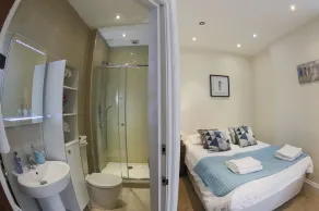 Finchley Central - Luxury 2 bed ground floor apartment - Image 2