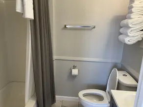 2 Bedroom Suite with kitchen - Image 2