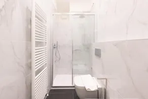 Cernobbio Center - Modern Apartment with Parking - Image 3