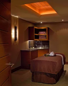 2 Connecting Suites at a 4⭐️ Hotel - Image 2