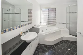 Away By The Bay- beach front- Ducted Heating cooling - Image 3
