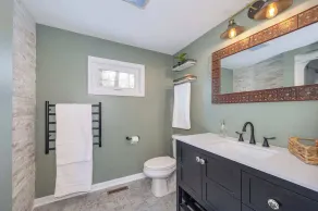 This chalet is a 3 bedroom(s), 2 bathrooms, located in Hedgesville, WV. - Image 2