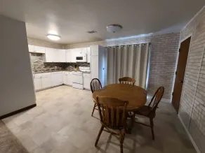 SwinHousing - Main Street Suite, Sleeps 8 - Image 5
