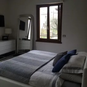 Modernes, neues Zuhause mit unglaublichem Seeblick. See und Stadt zu Fuß erreichbar - Image 5