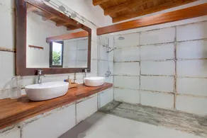 Luxurious Country House \"El Quinto\" with Pool, Terrace, Garden & Wi-Fi - Image 4