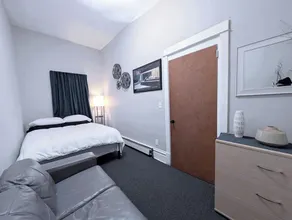 The Avondale Guesthouse - Image 5