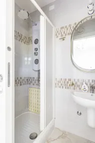 Apartment with private garden and pool - Image 3