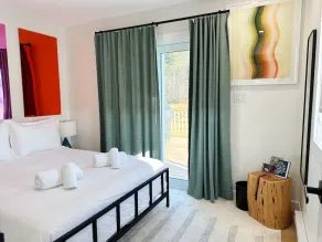 The Jones House | 4 Person Hotel-Style - Image 4