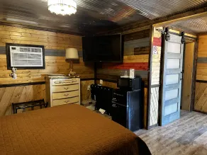Cozy cabins on beautiful Horseshoe Lake - Image 3