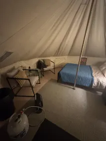 10 Point Landing - 10 Point Landing Glamping with Queen Bed & Bath - Image 5