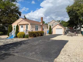 Pet-Friendly Beach Cottage with Pool on Quiet, Dead-End Street - Image 4