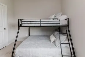 Stylish Downtown Home: steps away from all downtown hotspots - Image 4