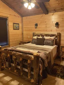 \"HIDDEN BLISS\" CABIN ON 5 ACRES with Hot Tub! - Image 4