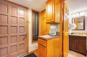 Four O'clock Lodge B14 - Image 4