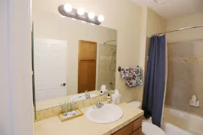 Cozy 2b2b condo ground floor - Image 3