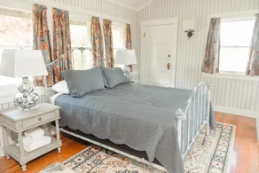 The Cottage: One bedroom w/mini fridge & private bath. - Image 4