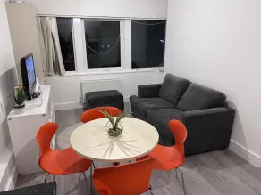 Fantastic 1-Bedroom Flat - Image 4