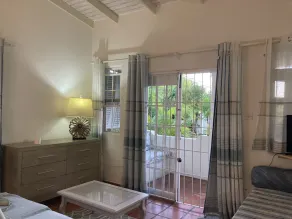 Ground Floor Apt with garden only 3 mins walk to Beach and Beach Club - Image 5