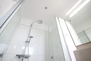 Absolute top location with sea view, balcony, W-Lan, top equipped - Image 4