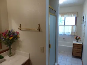 SIERRA ESCAPE! SPACIOUS COUNTRY HOUSE WITH POOL & SPA--20 MINUTES FROM YOSEMITE! - Image 3