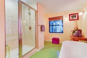 7 Schlafzimmer / 5 BA, 10 Betten, 16 Personen, See 2 Bootsstände, Pool, privates Gated - Image 3