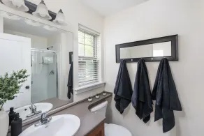 Cozy Cultus Cottage with seasonal shared pool and hot tub! Pet Friendly! - Image 2