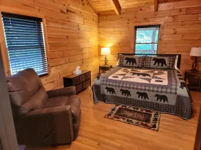 Black Bear Cabin, private and secluded! - Image 5