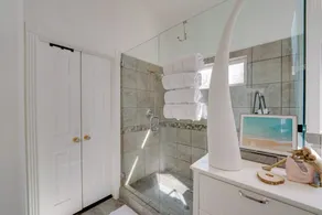 Near Joe Pool Lake! Luxe Getaway w/ Shared Pool - Image 4