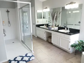 LOVE NEST--NEWLY RENOVATED Sleeps 7--CLOSE TO DOWNTOWN, AIRPORT & ATTRACTIONS - Image 3