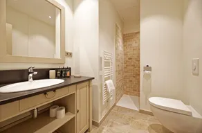 The Syrah and Chardonnay villas: 10 superb rooms in the heart of a vineyard. - Image 5