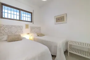 New luxury apartment 1st line, access to the beach - Image 2