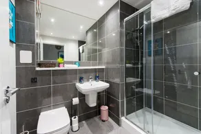 48 Annandale Street  -  Bold, bright child friendly apartment with free parking. - Image 3