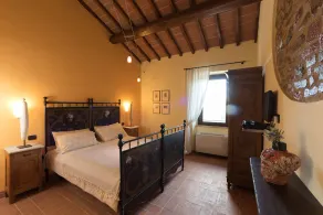 1800-tallet stenhus med privat pool i Valdichiana - Image 3