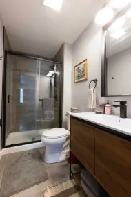 Cozy Modern Farmhouse 2 Bedroom Apartment - Image 4